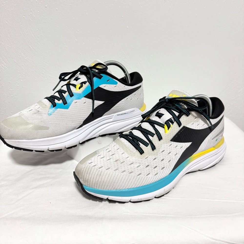 Diadora Blushield Mythos 6 Women’s 9 White Blue Running‎ Active Travel Training